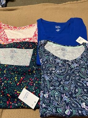 4– Women’s Croft & Barrow Shortsleeved Tops-Size XL